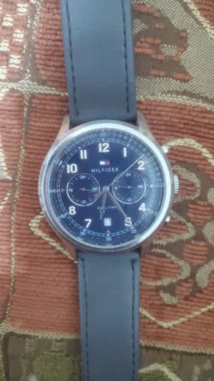 للبيع ساعه تومي