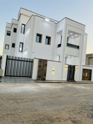 فيلا للبيع 3 طوابق مفصولات خلة الفرجان امتداد شارع البل ع ريسي شارع بل مباشرة لتوصل هاتف او واتسب