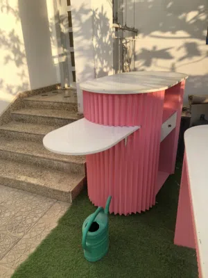 كاونتر وطاولة جانبية للبيع
