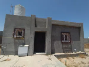 قطعة أرض بها إستراحة تاجوراء النشيع شارع لطعي