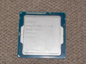 مستعمل بحالة الوكالة intel i5 4460 + huntkey power supply 400 watts
