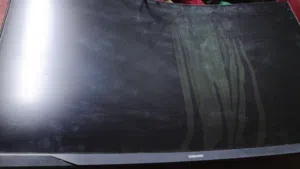 شاشه سامسونج جيمنج بحاله جيده ولاكن يوجد فيها كسر ومش مآثر
