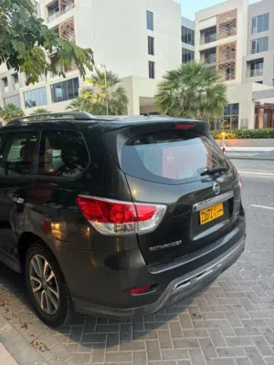 2015 Nissan Pathfinder AWD – Clean Family SUV – GCC Specs- Good condition for immidiate sale