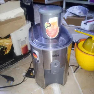 الجهاز هو عصارة براون مالتي كويك 7 (Braun MultiQuick 7 Juicer)،