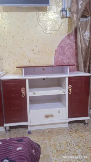 ميز بلازم او ميز غرفة او ميز مكياج