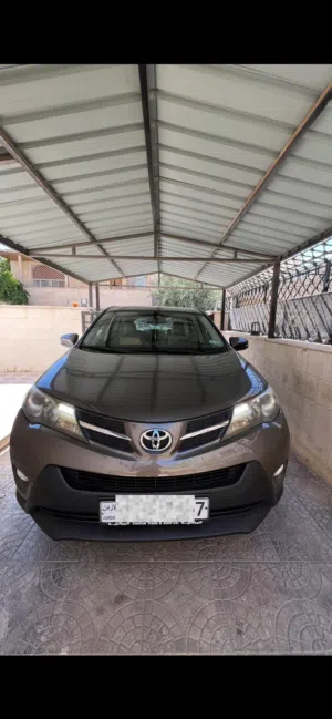 تويوتا راف فور موديل 2015  ، فل بنزين ، مستعمل بحالة جيدة جداً