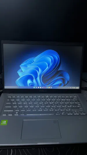 لابتوب ASUS VivoBook i7 نظيف وخفيف وسريع (المواصفات فلوصف) قابل للتفاوض