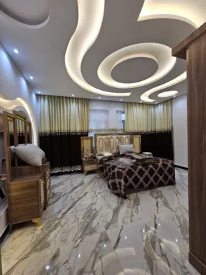 شقق مفروشه فخمه للايجار في ارقى احياء صنعا بيت بوس فيها كل الخدمات نظام 3 غرف موجود فيها جاكوزي ملكي