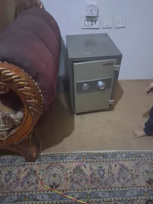 عررررطه خزنه نقود مستخدم نضيف حجم سغير