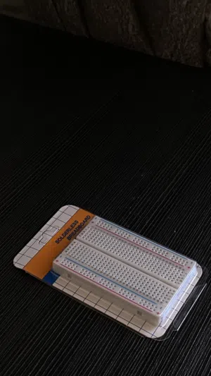 SOLDERLESS BREADBOARD جديد