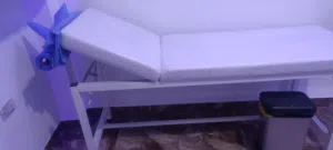 سرير عيادة طبي