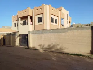 42 m2 5 Bedrooms Townhouse for Sale in Tripoli Al-Kremiah