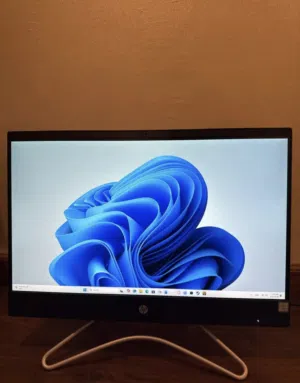 كمبيوتر HP للبيع (كمبيوتر و شاشه في جهاز واحد)(استخدام نظيف) شاشة لمس كبيره و تصميم مرتب(اللمس يعمل)