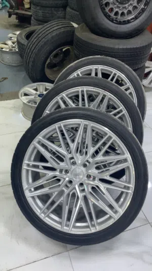4 رنجات vossen 24 inch ست براغي أصليات مع تواير nitto مقاس 285.