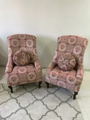 Elegant Set of 4 Classic Wingback Accent Chairs with Matching Cushions – Good Condition
