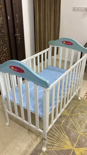 سرير للأطفال الرضع وحديثي الولادة