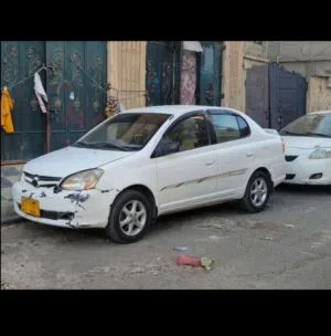 تويوتا ايكو 2003 اجره نظيف بمليون وميتين الف ريال يمني