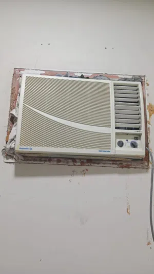 Window AC (Kelvinator) for sale in Al Oyun, Hofuf. Cooling is strong and working properly, no major