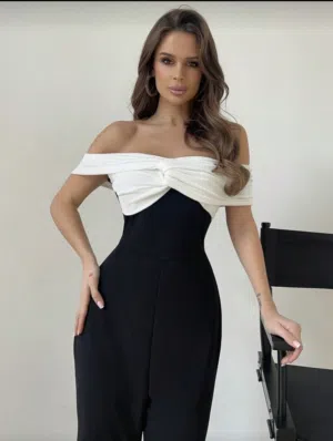 بدلة نسائية أبيض وأسود مقاس M  Women’s Black & White Suit Size M