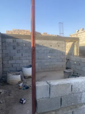 دار مع هيكل للبيع