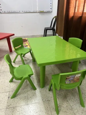 طاولة أطفال مع 4 كراسي عظم
