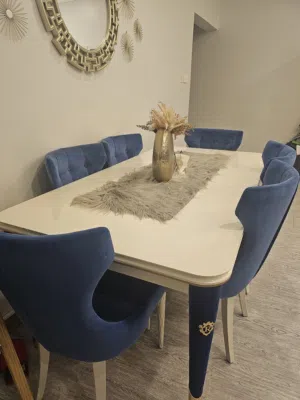 سفرة مستعملة نضيفه 6 كراسي