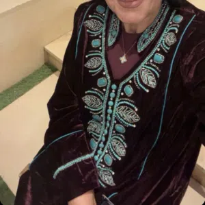 للبيع دراعه مخمل من سارا بلازا