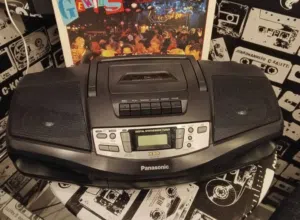 للبيع ستريو كاسيت CD Panasonic موديل الكوبرا cobra نوأدر ال 90 توب نظافة وكاله ناقص كرتونه شغال كاسي