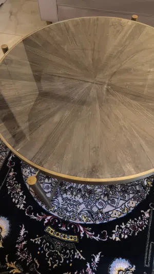 للبيع. طاوله مع مكتبه تلفزيون بيعه سريعه
