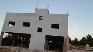 ٣ غرف نوم . حمّامين . 155 م٢0