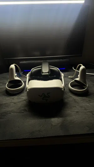 Meta Quest 2 VR Headset  120Hz OLED – with soft strap Excellent Condition