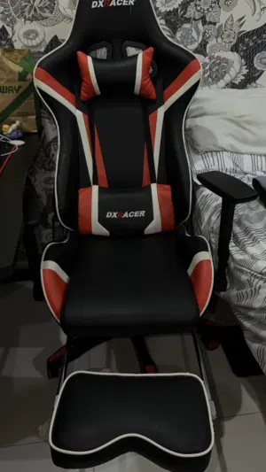 Gaming chair and table