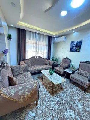 طقم كنب بحالة ممتازة