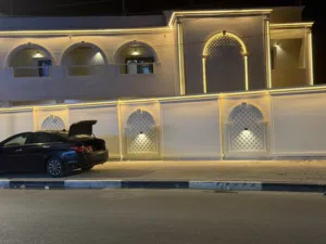 عقار تجاري للايجار بمساحه 550 متر في الحكيميه مقابل النافورات الشارع العام