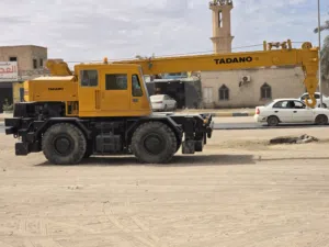 كرين 20 طن دفع رباعي ماركة تادانو بحالة ممتازة للبيع
