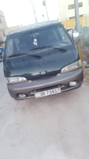 باص هيونداي H 100 موديل 2000 بحالة ممتازة