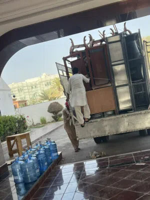 نقل وفك وتركيب اثاث المنزل والمكتب وتغليف :باداره عمانيه:نوفر جميع الشاحنات