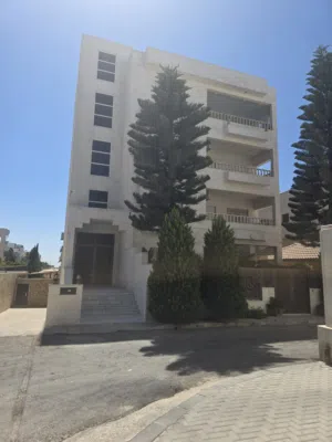 شقه طابقيه فاخرة للبيع