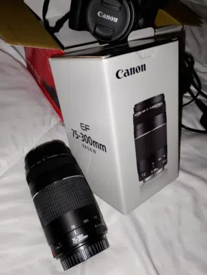 عدسة كانون زوم Canon EF 75-300mm f/4-5.6 III بحالة الوكالة مع كرتونتها
