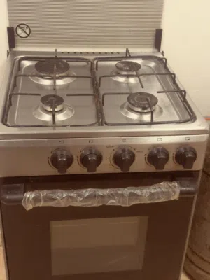 طباخة بحالة ممتازة مع سلندر