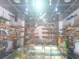 محل معجنات وحلويات