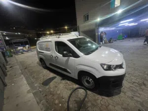 بيجو بارتنر 2024 فان طويلة الجسم بحالة جيدة مع تأمين شامل ومواصفات متكاملة