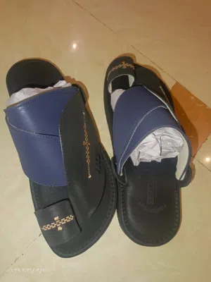 حذاء شرقي جديد، مقاس 42،اللون اسود و ازرق غامق
