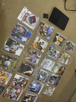 بلايستيشن 2 playstation 2 بحالة ممتازة مع 29 شريط  العنوان حي الضباط