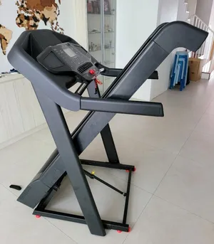 للبيع مشاية كهربائية Domyos T900C •  بحالة شبه جديد