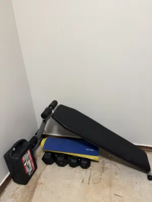 أوزان مختلفه وجهاز تمارين حره