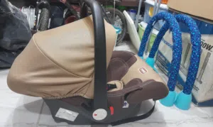 مقعد اطفال متنقل للجنسين جديد ماركة JUNIORS