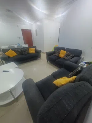 غرفه جلوس مستعمل بحاله ممتازه غرفه نوم كبت سحاب بدون سرير كبت اربع ابواب محلي