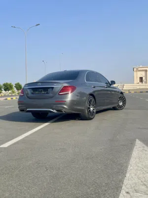 مورسيدس E300 2018 بحالة الوكاله دفع خلفي