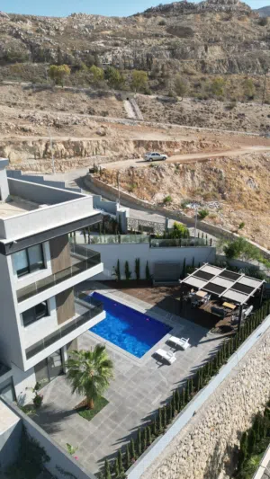 320 m2 3 Bedrooms Villa for Rent in Amman Naour
